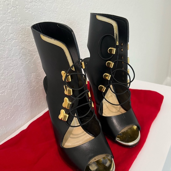 Black and Gold Heels - Picture 2 of 6